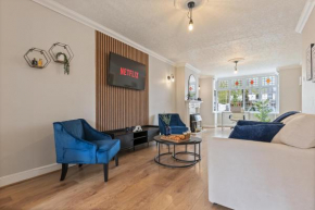 Lux Spacious 3 Bedroom House 6Beds, -Central, NR Solihull, NEC, Birmingham town, Digbeth- Driveway Fits 2 Vans - Free Parking & Netflix- Near Motorway Access to M42-M6-M40-A45